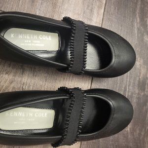Kenneth Cole size 2 girls black leather ballet slippers
